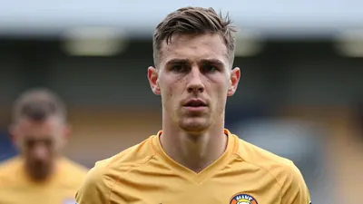 Mansfield Town suffered a heavy 5-0 defeat to Reading but are praised for their attacking threat in a 5-2 win over Luton...